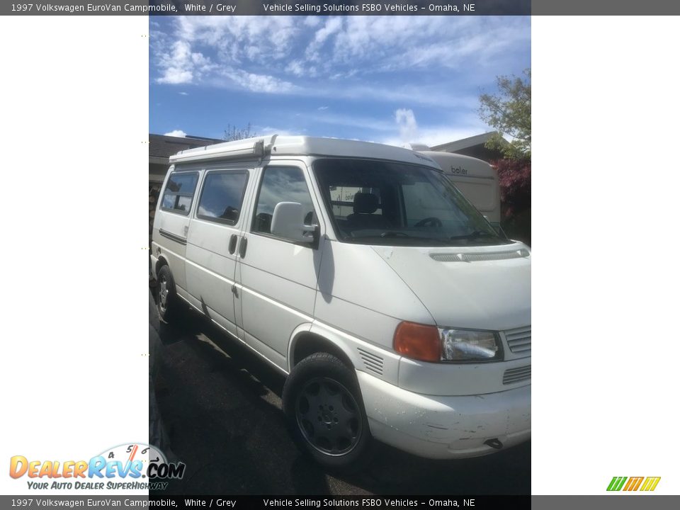 Front 3/4 View of 1997 Volkswagen EuroVan Campmobile Photo #14