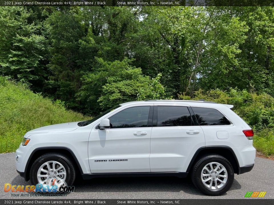 2021 Jeep Grand Cherokee Laredo 4x4 Bright White / Black Photo #1