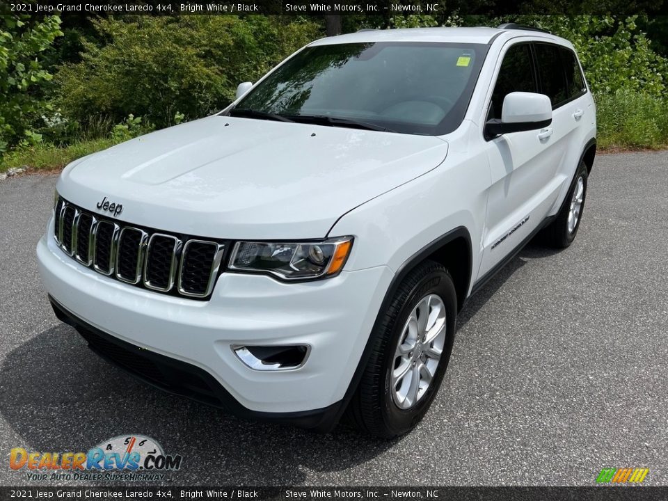 2021 Jeep Grand Cherokee Laredo 4x4 Bright White / Black Photo #2