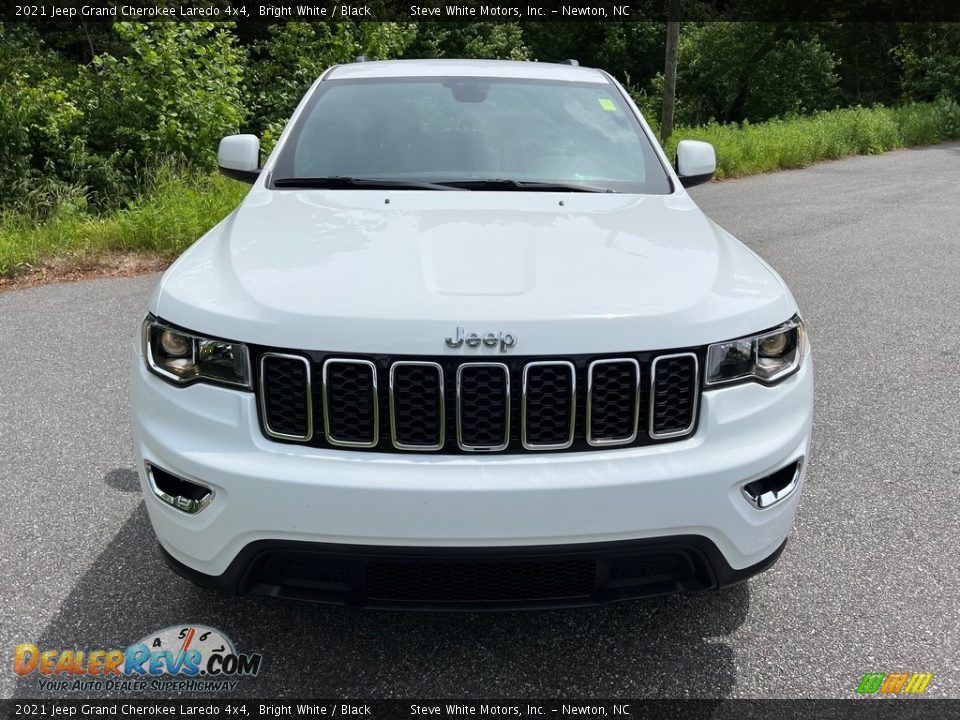 2021 Jeep Grand Cherokee Laredo 4x4 Bright White / Black Photo #3