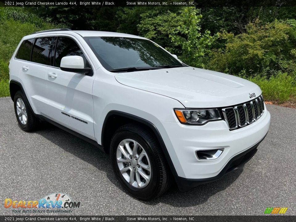 2021 Jeep Grand Cherokee Laredo 4x4 Bright White / Black Photo #4