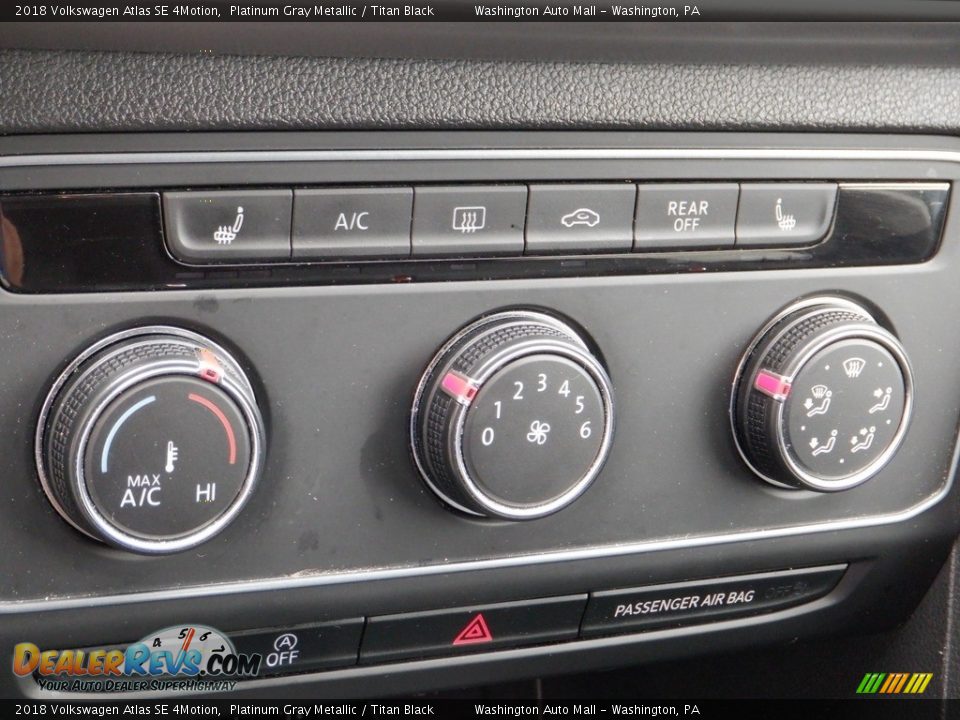 Controls of 2018 Volkswagen Atlas SE 4Motion Photo #18