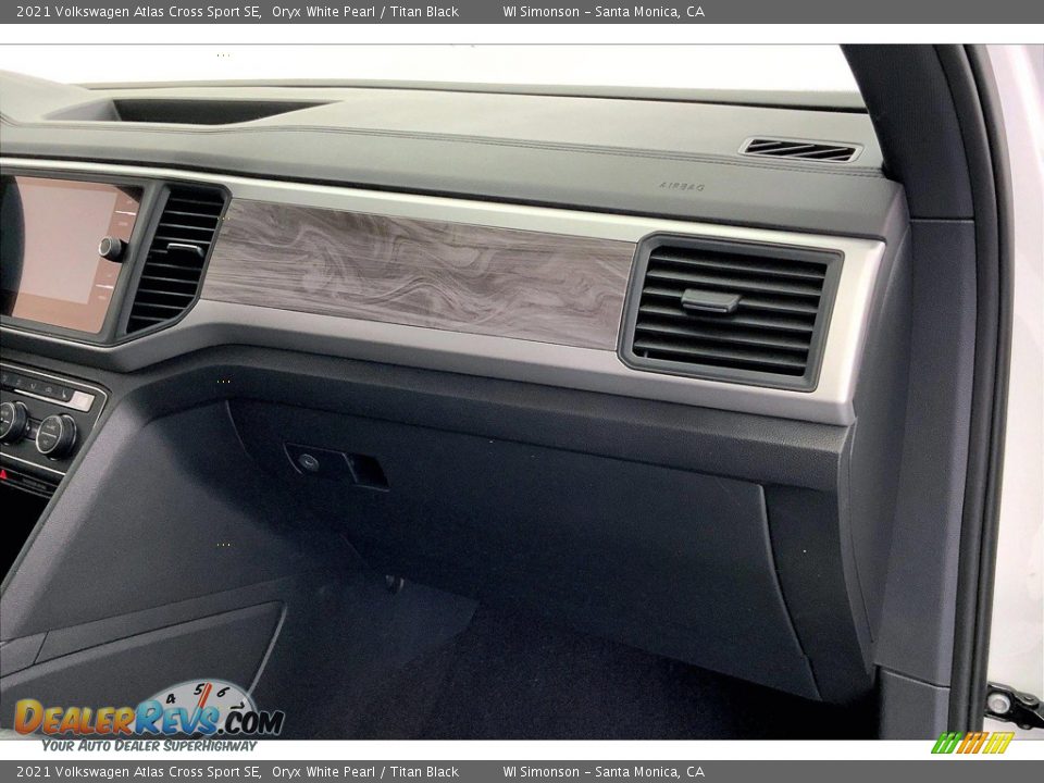 Dashboard of 2021 Volkswagen Atlas Cross Sport SE Photo #16