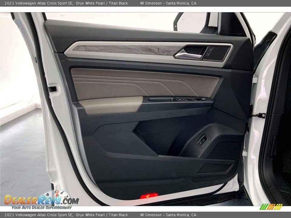 Door Panel of 2021 Volkswagen Atlas Cross Sport SE Photo #25