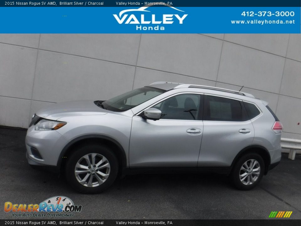 2015 Nissan Rogue SV AWD Brilliant Silver / Charcoal Photo #2