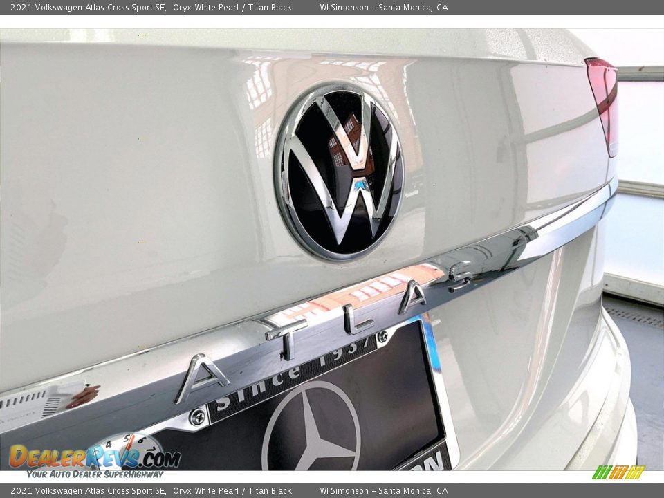2021 Volkswagen Atlas Cross Sport SE Oryx White Pearl / Titan Black Photo #30