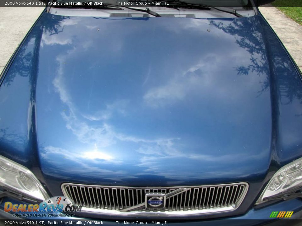 2000 Volvo S40 1.9T Pacific Blue Metallic / Off Black Photo #12