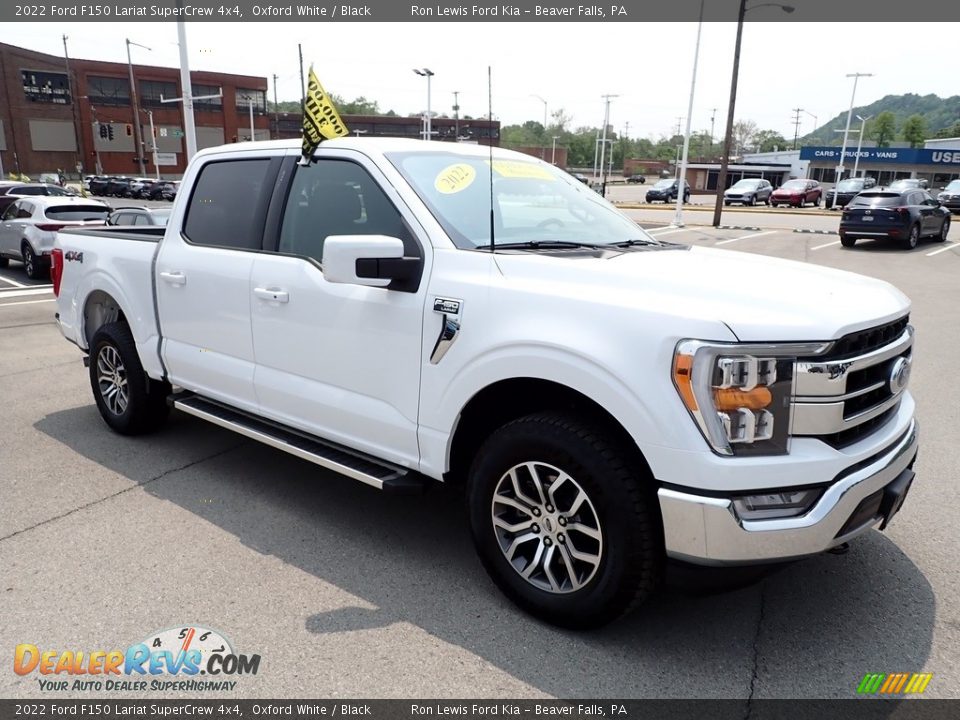 Front 3/4 View of 2022 Ford F150 Lariat SuperCrew 4x4 Photo #2