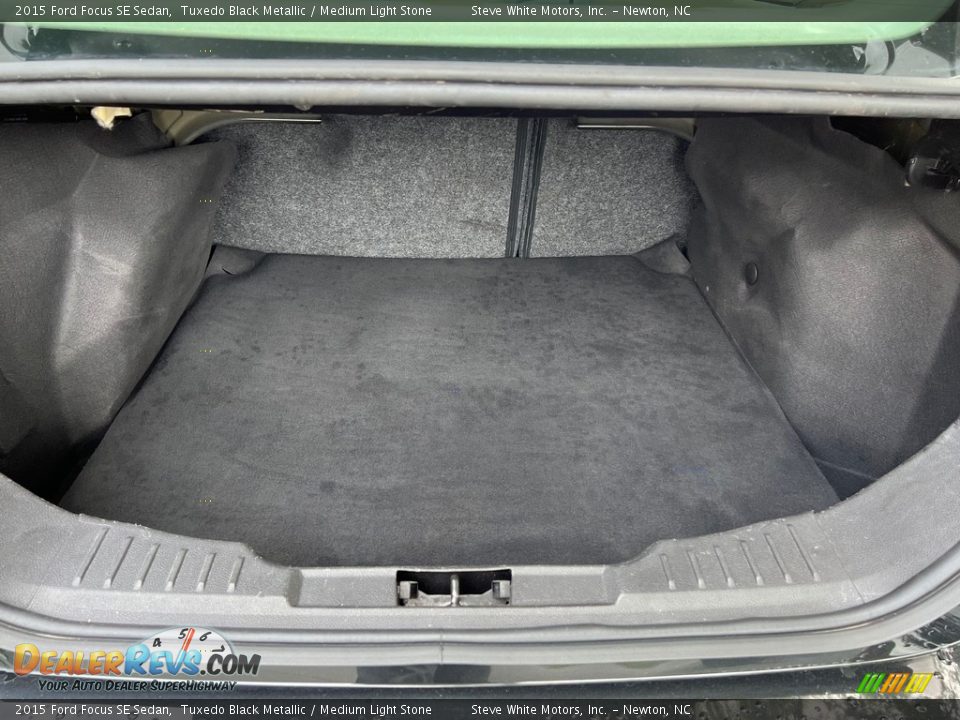 2015 Ford Focus SE Sedan Trunk Photo #13