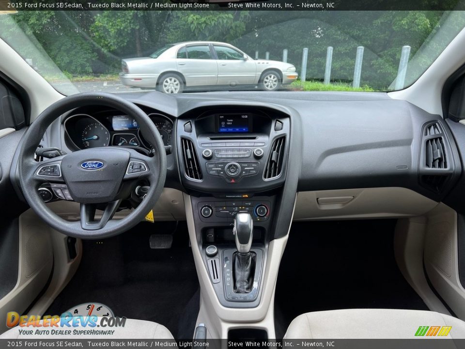 Dashboard of 2015 Ford Focus SE Sedan Photo #16