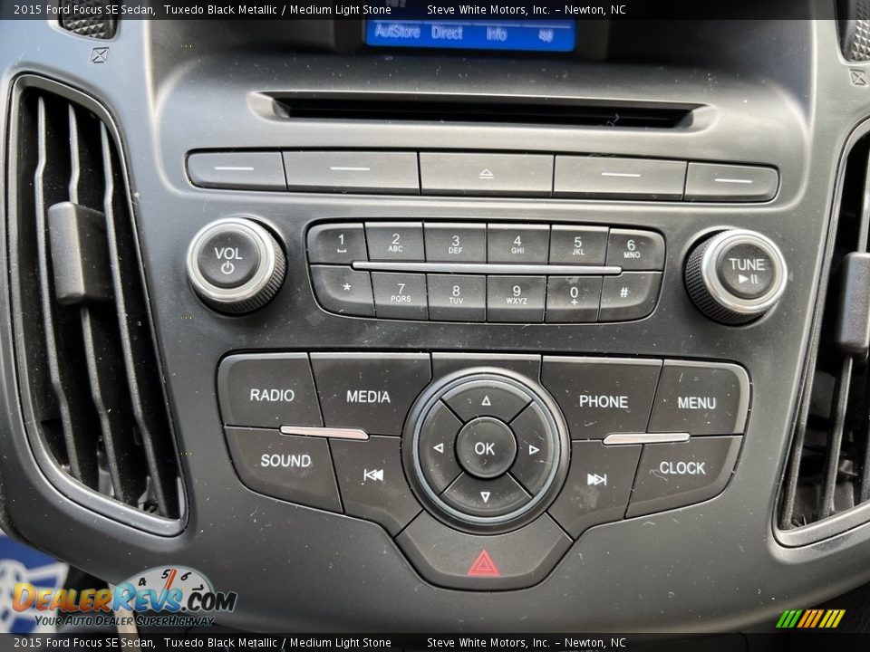 Controls of 2015 Ford Focus SE Sedan Photo #21
