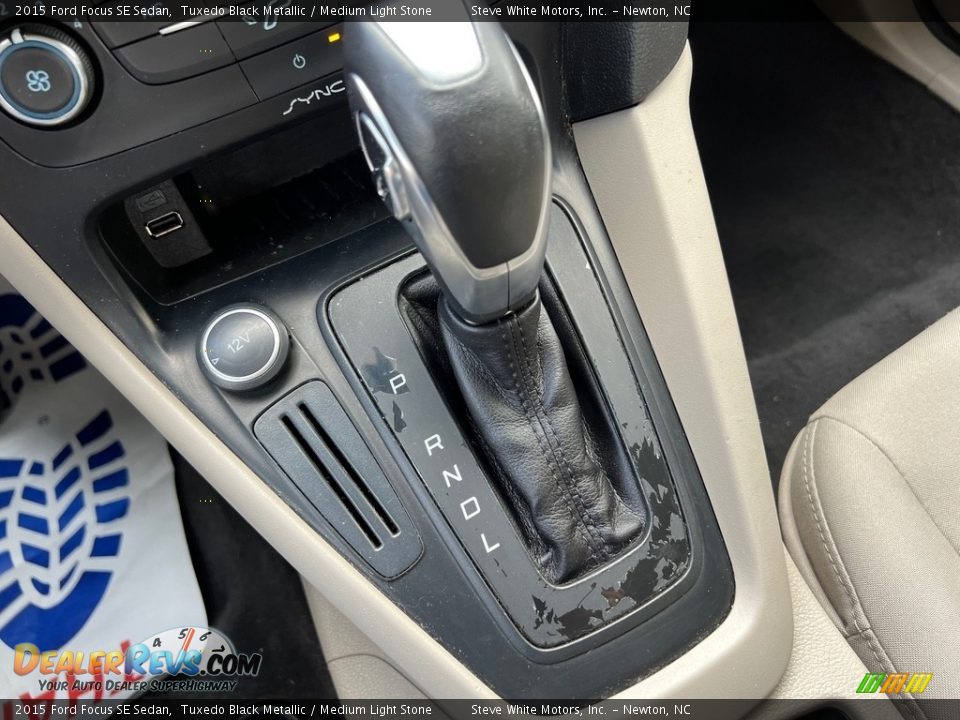 2015 Ford Focus SE Sedan Shifter Photo #23