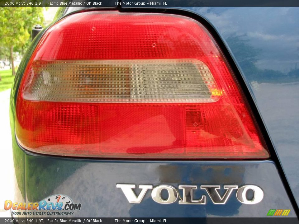 2000 Volvo S40 1.9T Pacific Blue Metallic / Off Black Photo #23