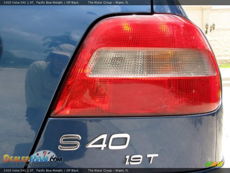 2000 Volvo S40 1.9T Pacific Blue Metallic / Off Black Photo #24