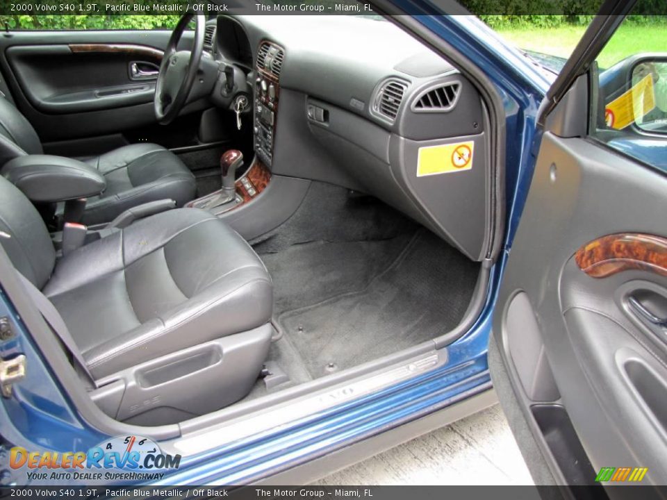 2000 Volvo S40 1.9T Pacific Blue Metallic / Off Black Photo #26