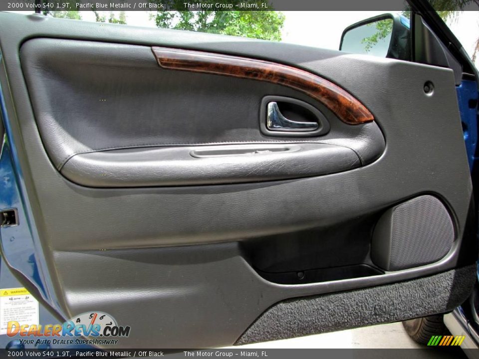 2000 Volvo S40 1.9T Pacific Blue Metallic / Off Black Photo #27