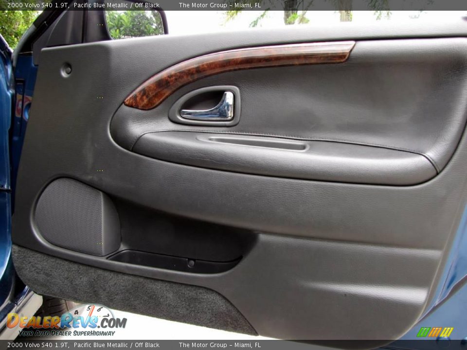 2000 Volvo S40 1.9T Pacific Blue Metallic / Off Black Photo #28