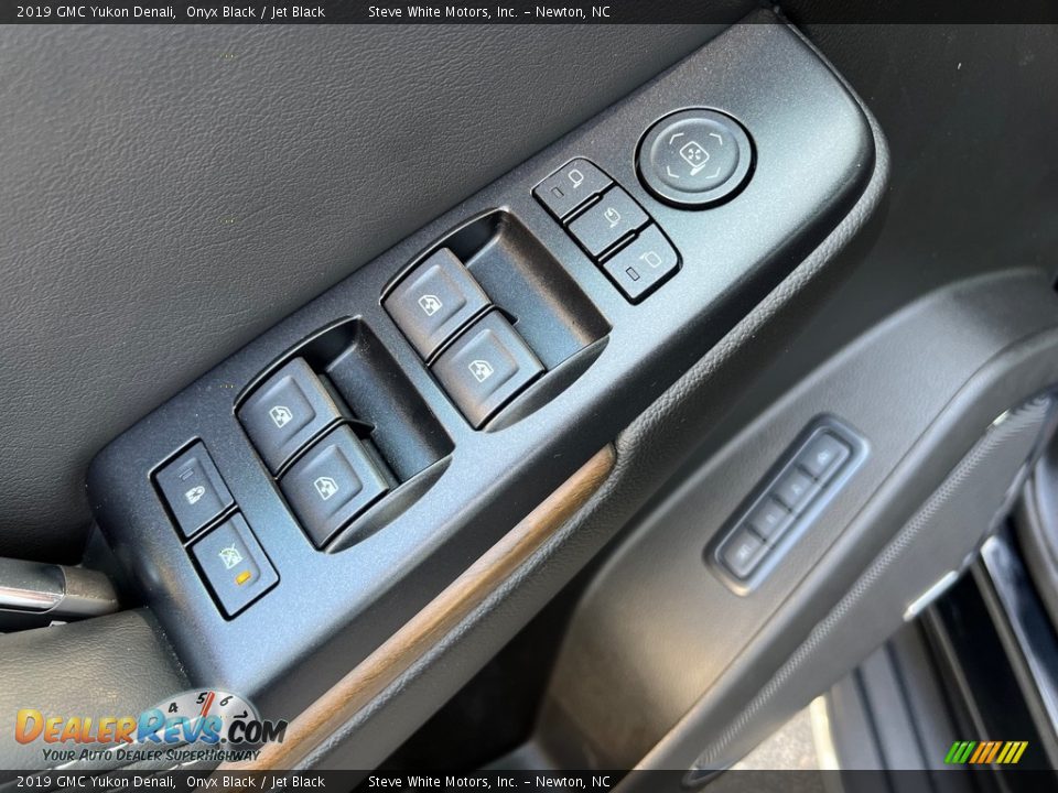 Controls of 2019 GMC Yukon Denali Photo #13