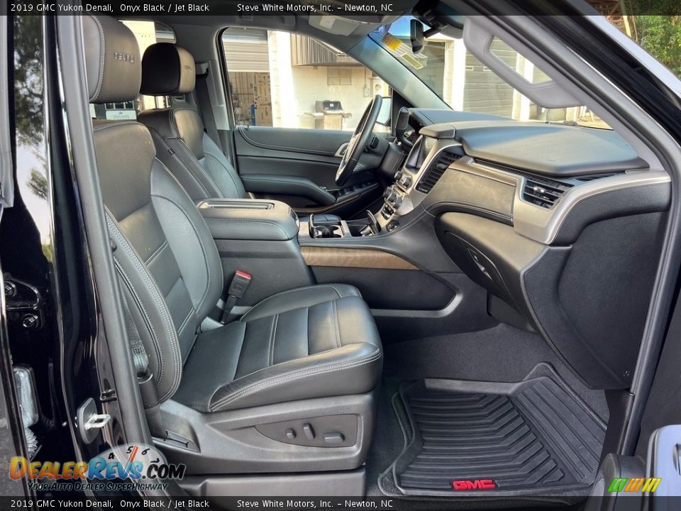 Front Seat of 2019 GMC Yukon Denali Photo #20