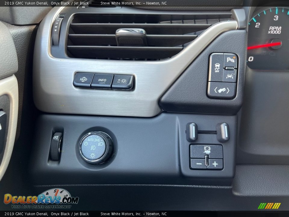 Controls of 2019 GMC Yukon Denali Photo #22