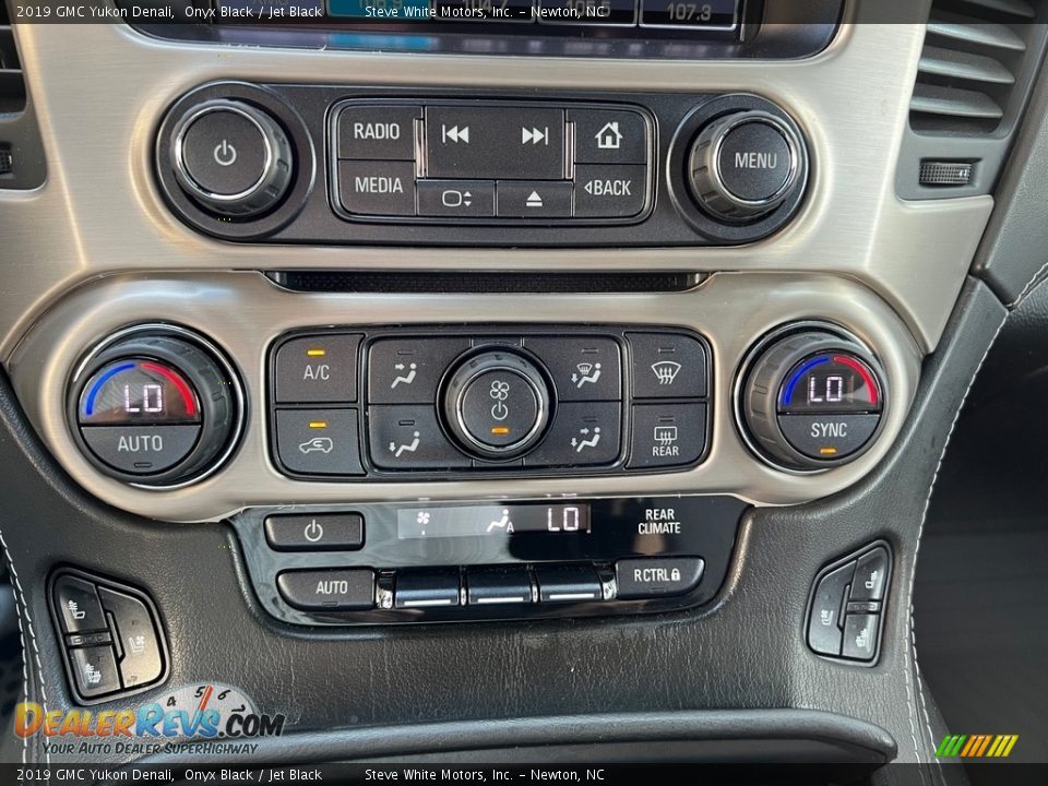 Controls of 2019 GMC Yukon Denali Photo #29