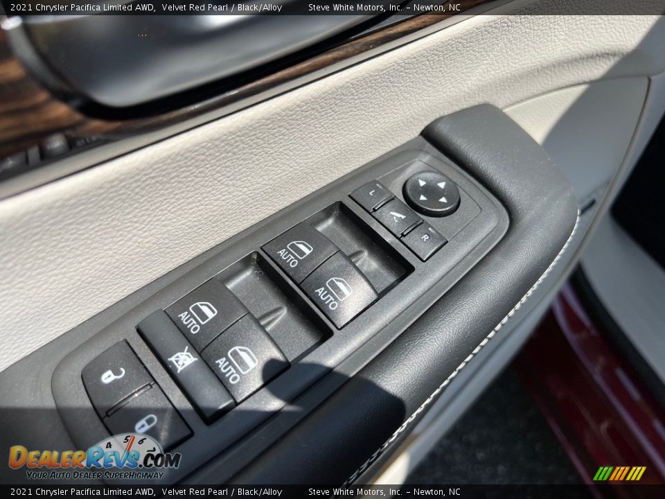Door Panel of 2021 Chrysler Pacifica Limited AWD Photo #11