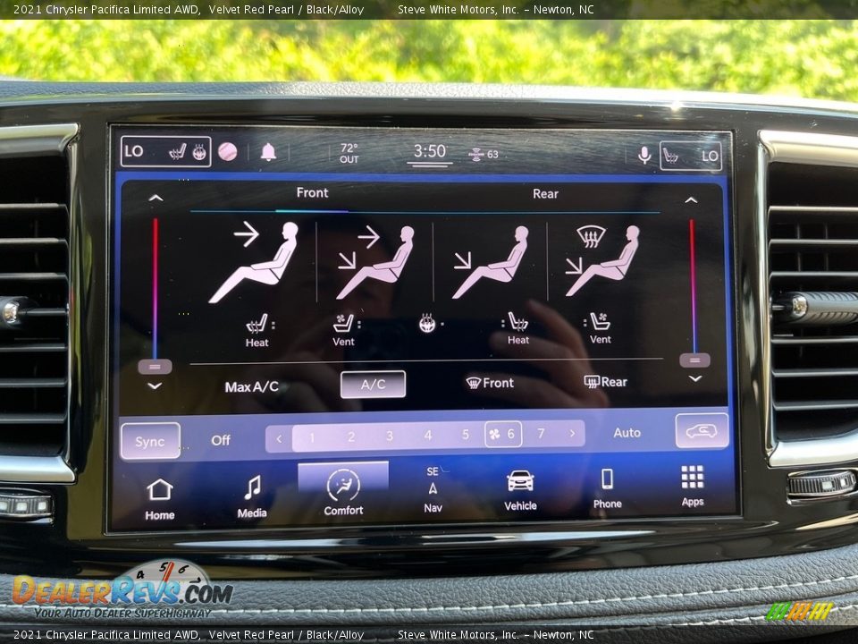 Controls of 2021 Chrysler Pacifica Limited AWD Photo #25