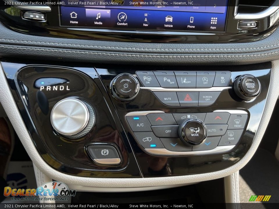 Controls of 2021 Chrysler Pacifica Limited AWD Photo #28