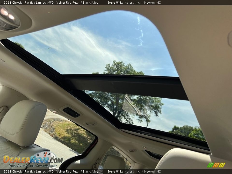 Sunroof of 2021 Chrysler Pacifica Limited AWD Photo #33