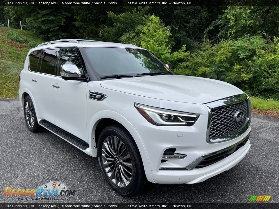 Front 3/4 View of 2021 Infiniti QX80 Sensory AWD Photo #5