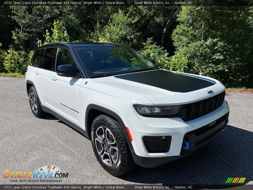 Front 3/4 View of 2022 Jeep Grand Cherokee Trailhawk 4XE Hybrid Photo #5