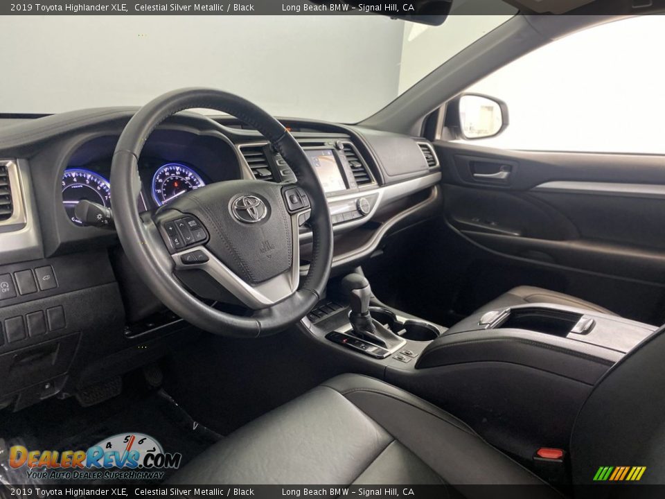 Front Seat of 2019 Toyota Highlander XLE Photo #15