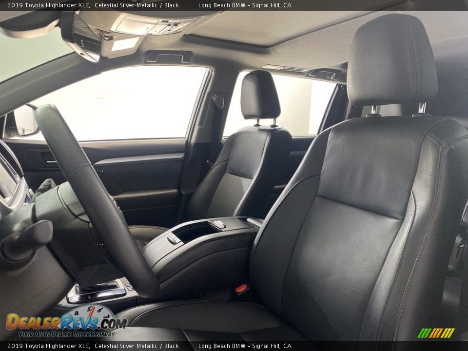 Front Seat of 2019 Toyota Highlander XLE Photo #16