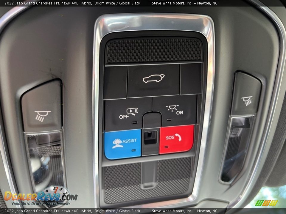 Controls of 2022 Jeep Grand Cherokee Trailhawk 4XE Hybrid Photo #35