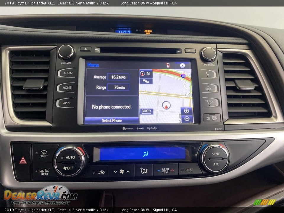 Controls of 2019 Toyota Highlander XLE Photo #22