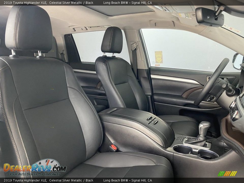 Front Seat of 2019 Toyota Highlander XLE Photo #31