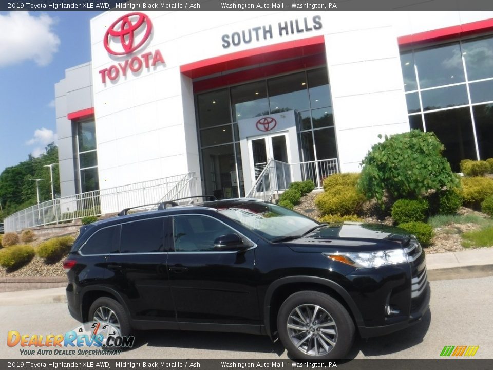 2019 Toyota Highlander XLE AWD Midnight Black Metallic / Ash Photo #2