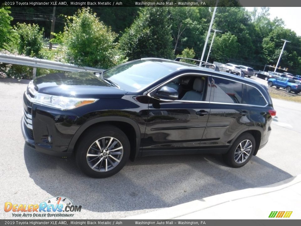 2019 Toyota Highlander XLE AWD Midnight Black Metallic / Ash Photo #14