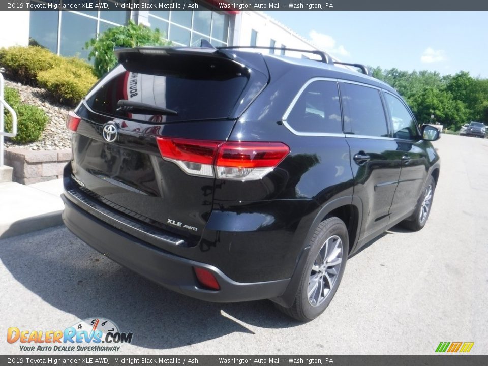 2019 Toyota Highlander XLE AWD Midnight Black Metallic / Ash Photo #16