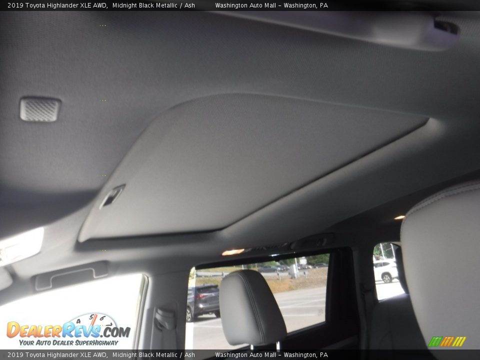 2019 Toyota Highlander XLE AWD Midnight Black Metallic / Ash Photo #18