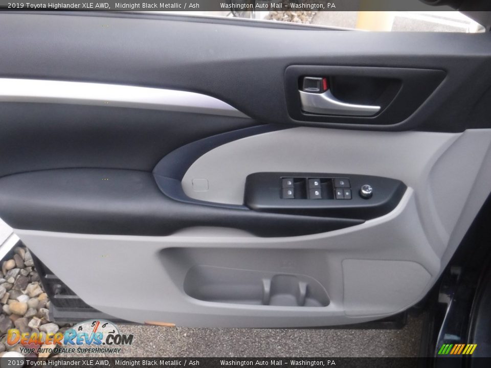 2019 Toyota Highlander XLE AWD Midnight Black Metallic / Ash Photo #19
