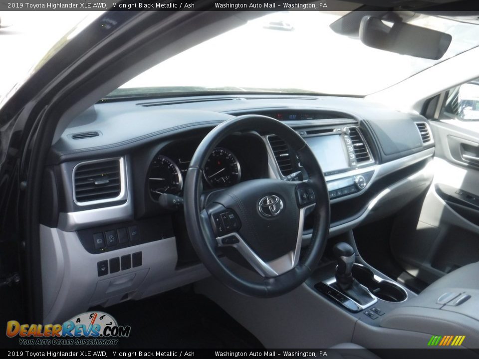2019 Toyota Highlander XLE AWD Midnight Black Metallic / Ash Photo #20