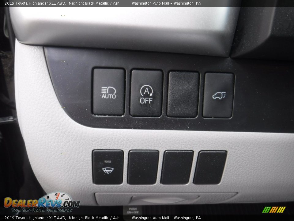 2019 Toyota Highlander XLE AWD Midnight Black Metallic / Ash Photo #21