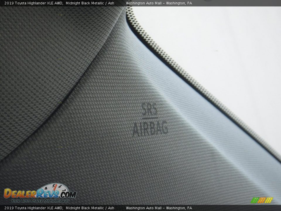 2019 Toyota Highlander XLE AWD Midnight Black Metallic / Ash Photo #25