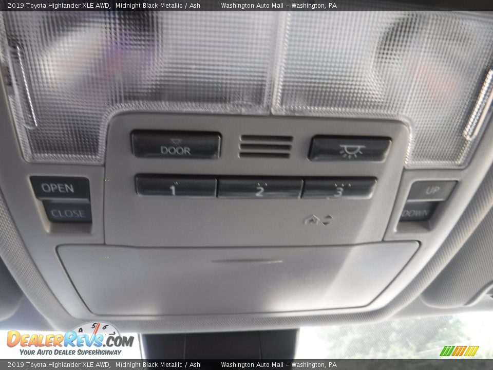 2019 Toyota Highlander XLE AWD Midnight Black Metallic / Ash Photo #26