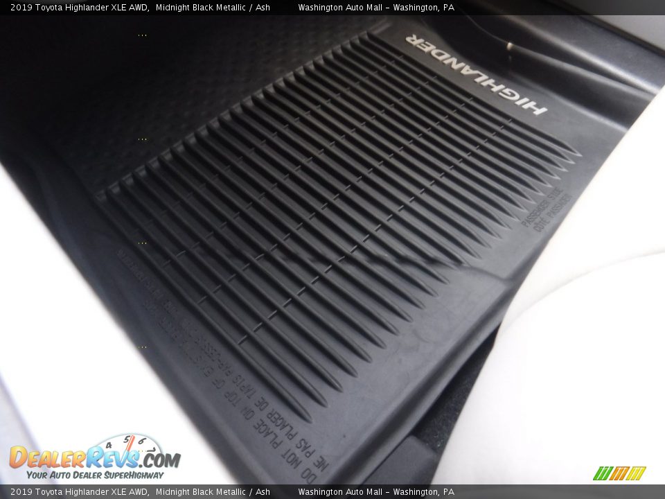 2019 Toyota Highlander XLE AWD Midnight Black Metallic / Ash Photo #27