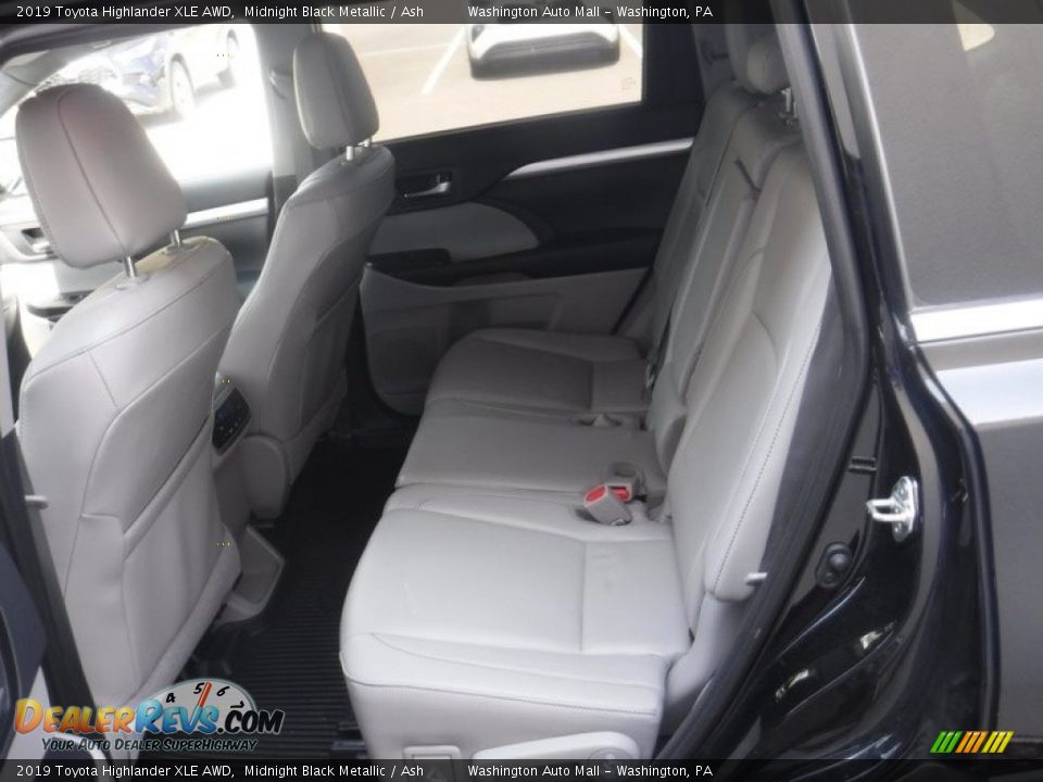 2019 Toyota Highlander XLE AWD Midnight Black Metallic / Ash Photo #28