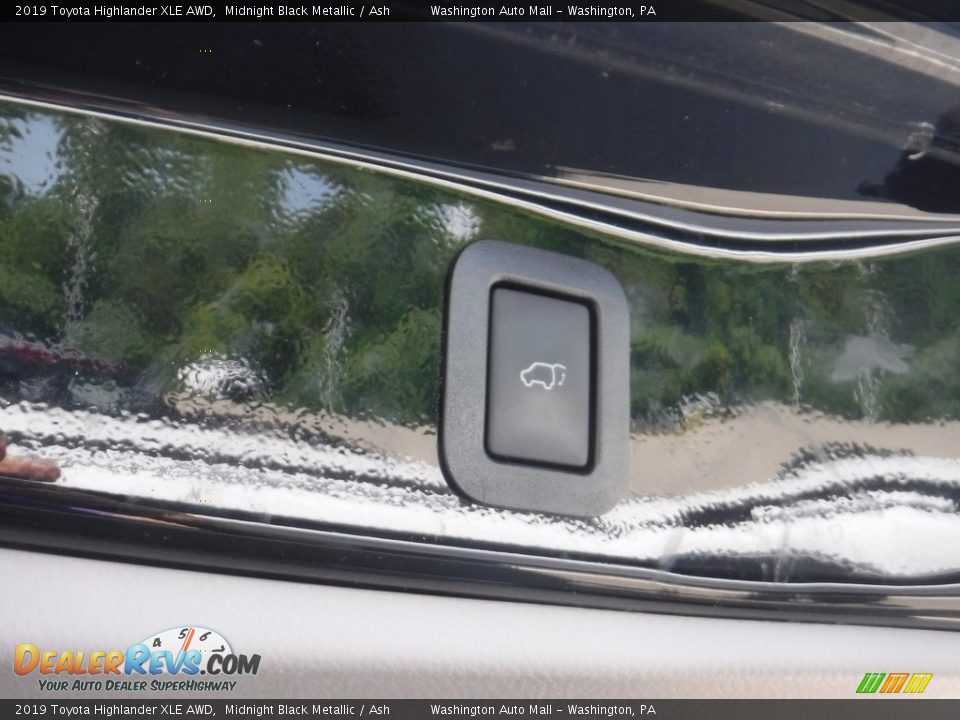 2019 Toyota Highlander XLE AWD Midnight Black Metallic / Ash Photo #32