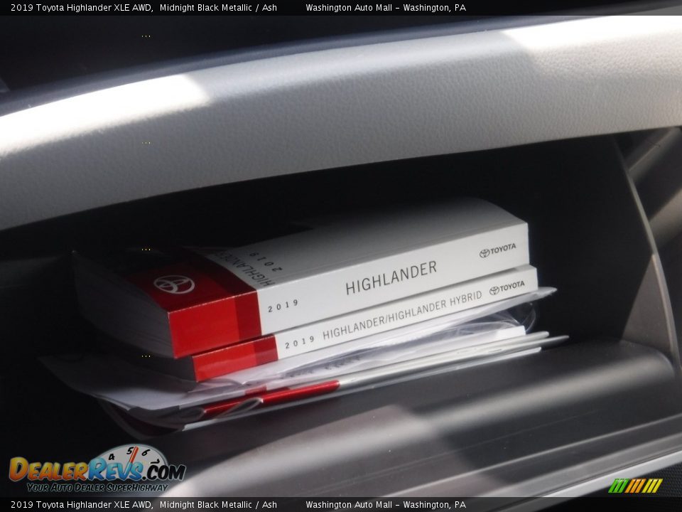 2019 Toyota Highlander XLE AWD Midnight Black Metallic / Ash Photo #33