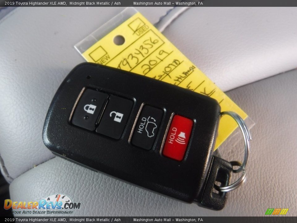2019 Toyota Highlander XLE AWD Midnight Black Metallic / Ash Photo #34